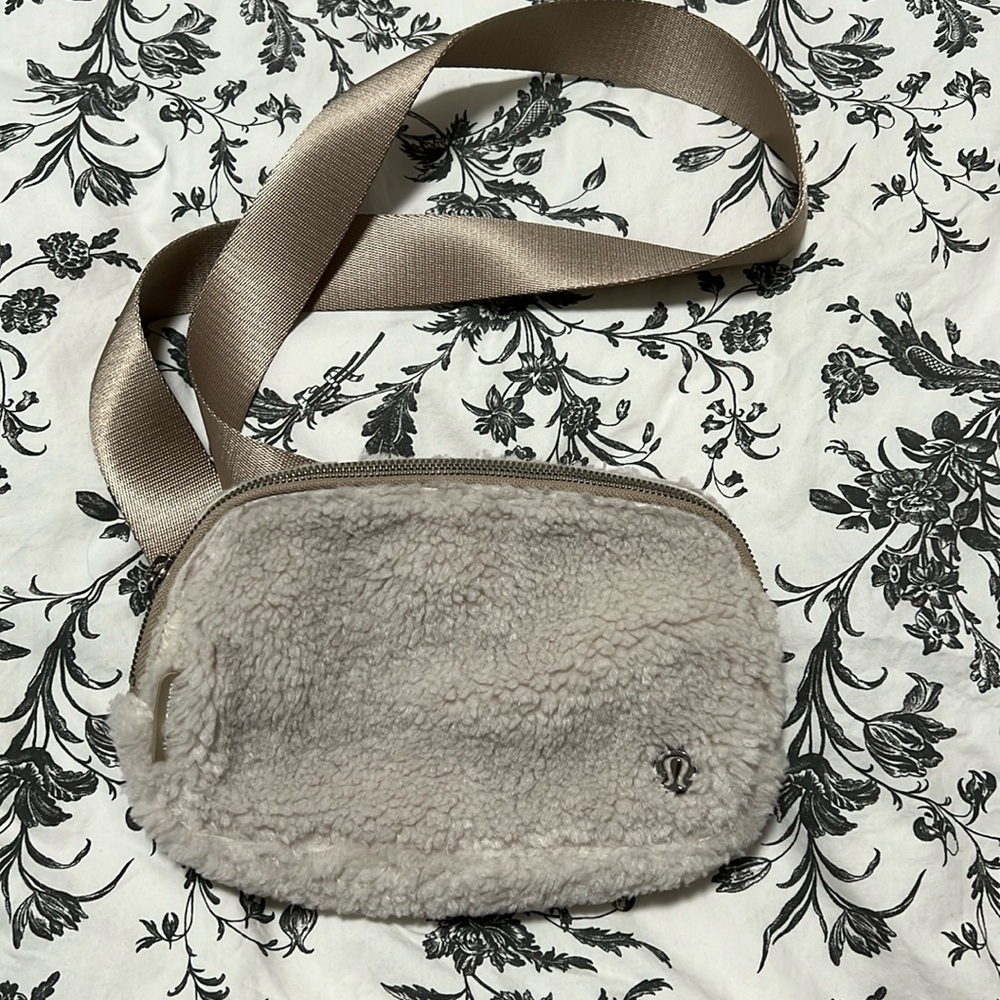Lululemon Sherpa Fanny